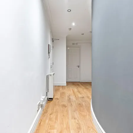- Free Parking Apartment *